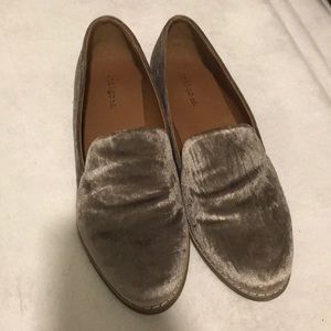 Indigo Rd women’s platinum velvet loafers size 9
